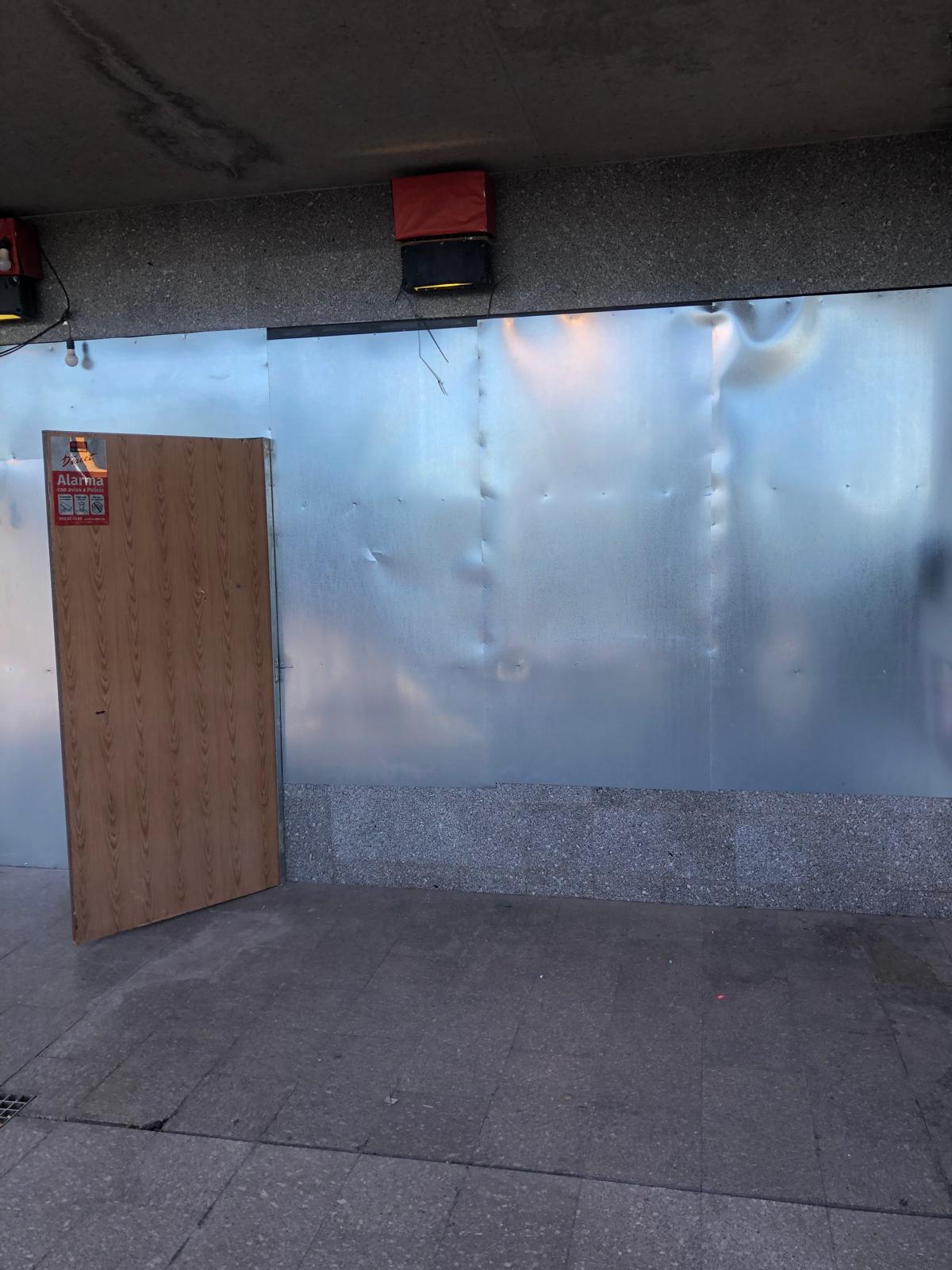 Instalación profesional de puertas antiokupa en Bombines anti okupas en Salou