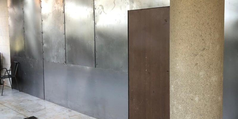 puerta antiokupa reforzada instalada